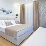 Luxury Marioty Pensión 4*